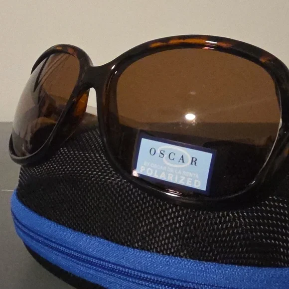 OSCAR by OSCAR DE LA RENTA NWT Tortoise Polarized Sunglasses  display picture 2